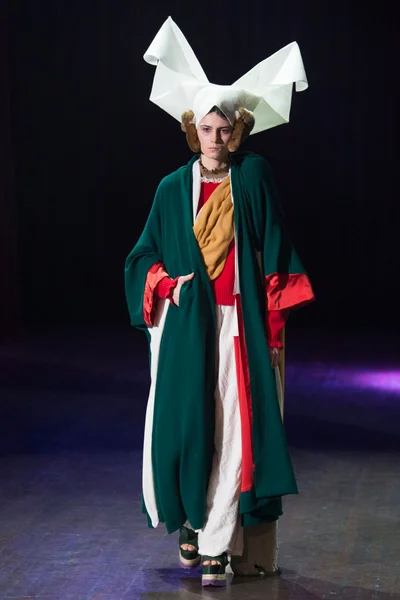 Look 24